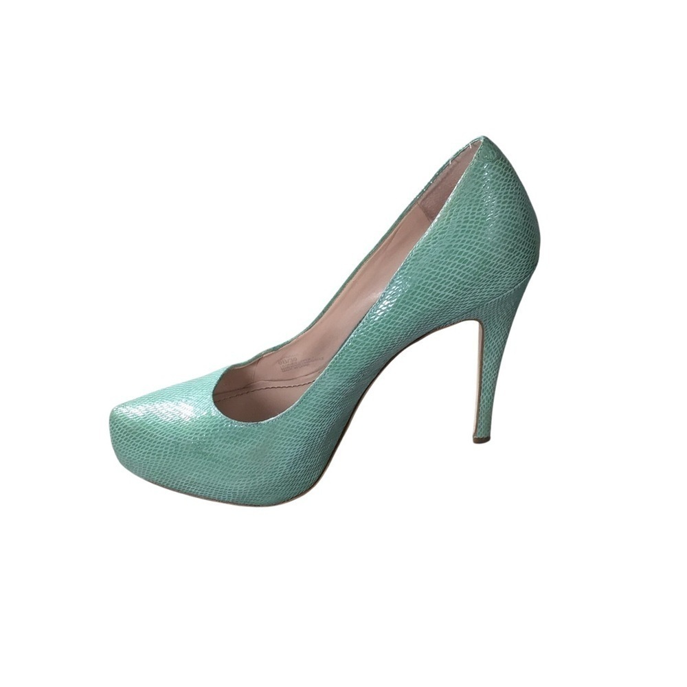 BCBG Leather Seafoam Green Pumps Woman’s size 9